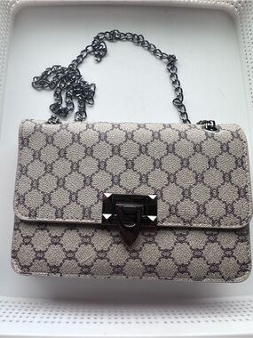 Designer-Style Beige Patterned Crossbody Bag with Gunmetal Chain